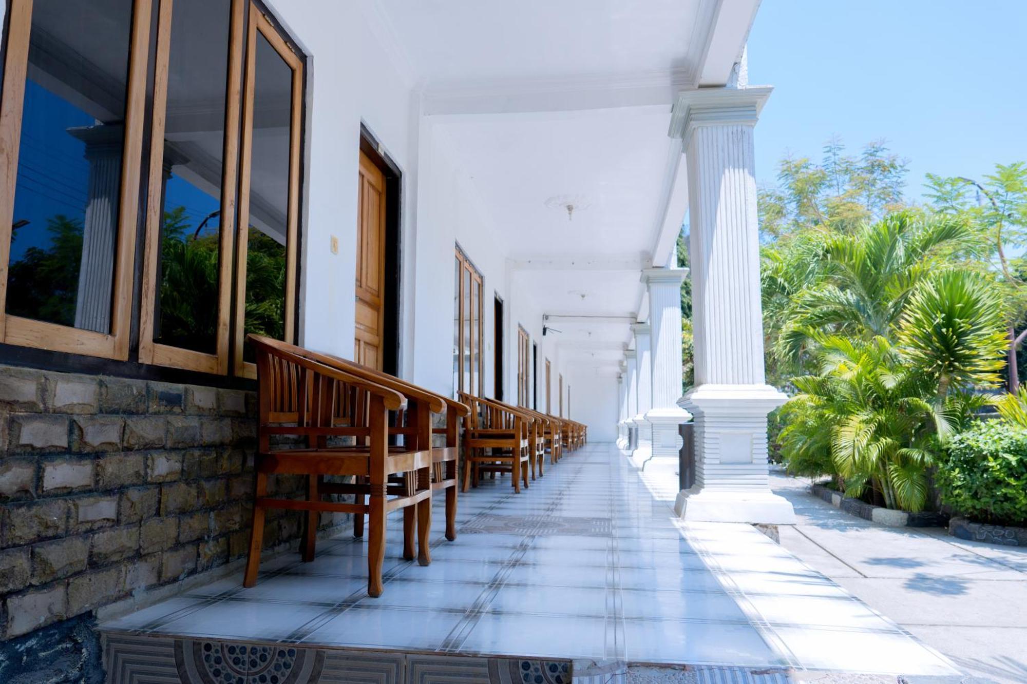 Hotel Green Prundi Labuan Bajo Exterior photo