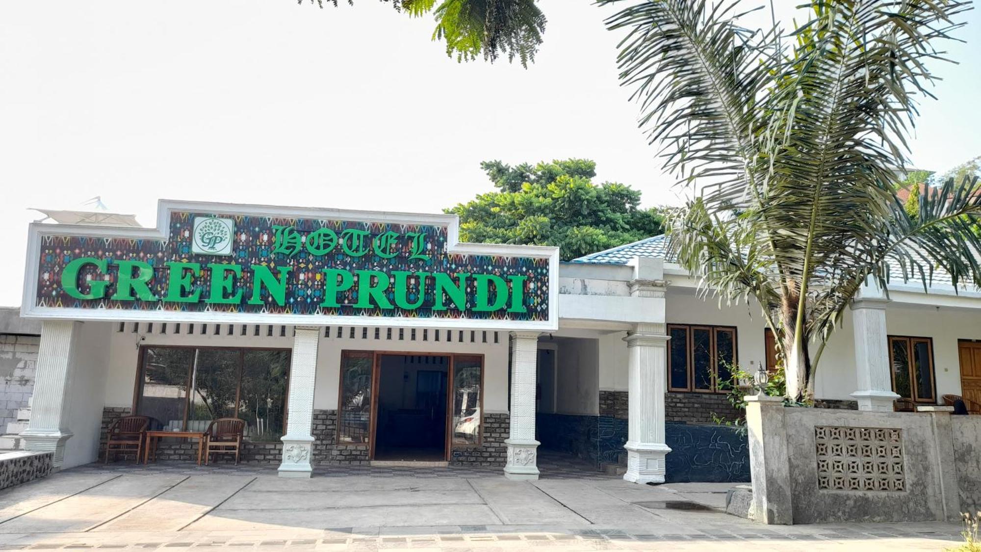 Hotel Green Prundi Labuan Bajo Exterior photo